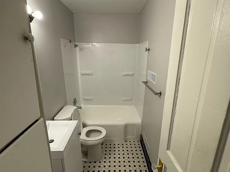 3052 N Buffum St #4 — Photo 3