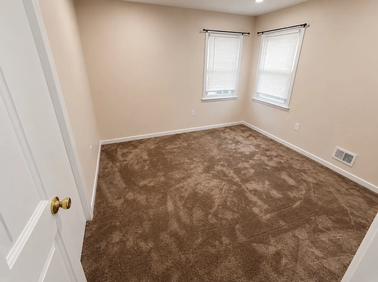 3 bed, $3,200 — Photo 4