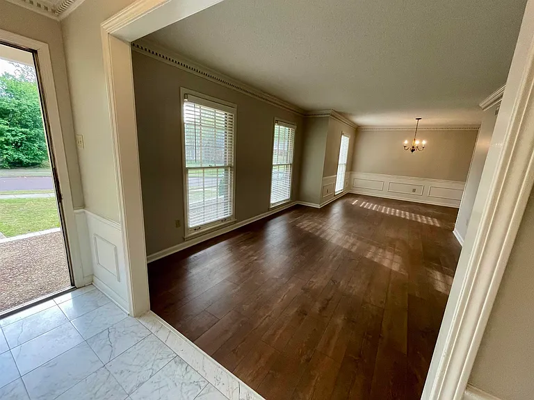 2420 Stratfield Dr — Photo 7