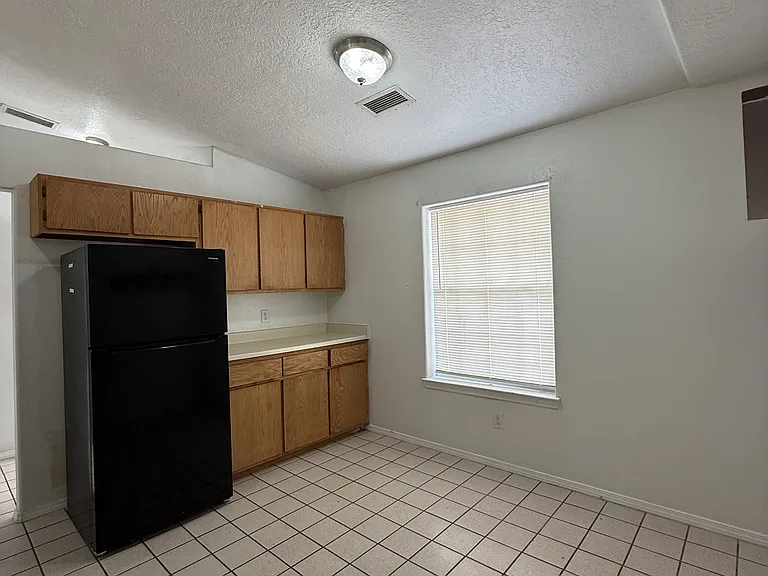 1140 SE Elm Ct — Photo 6