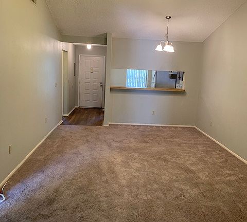 5th image of 285 Rogers Ct