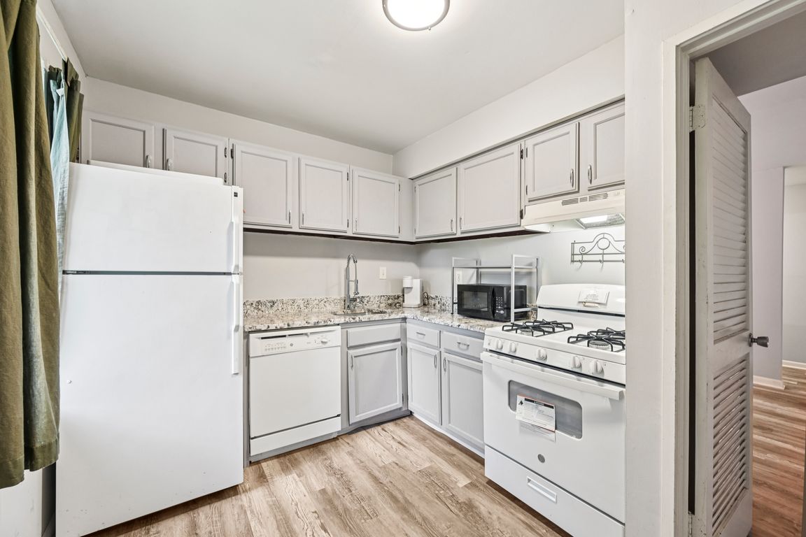 White Acre Rd-S1607-014.jpg