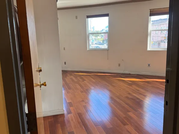 201 7th St #201, Oakland, CA 94607