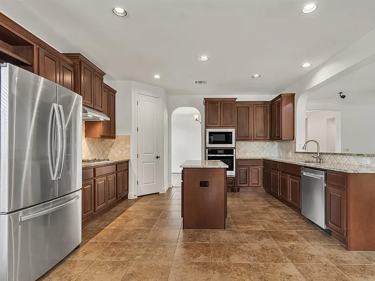 142 Goodwater Ct — Photo 10