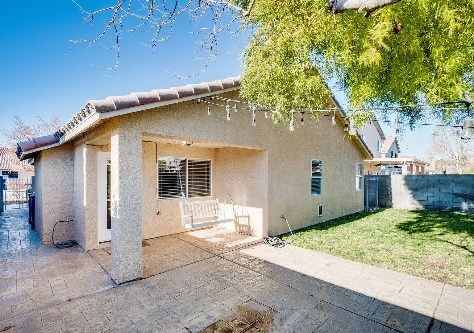 Single story 4 bed, 2 Bath with open floorplan — Photo 4