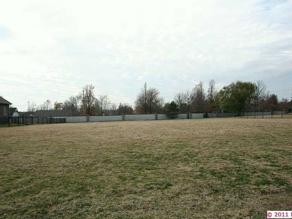 2nd image of 639 E Huntsville Pl