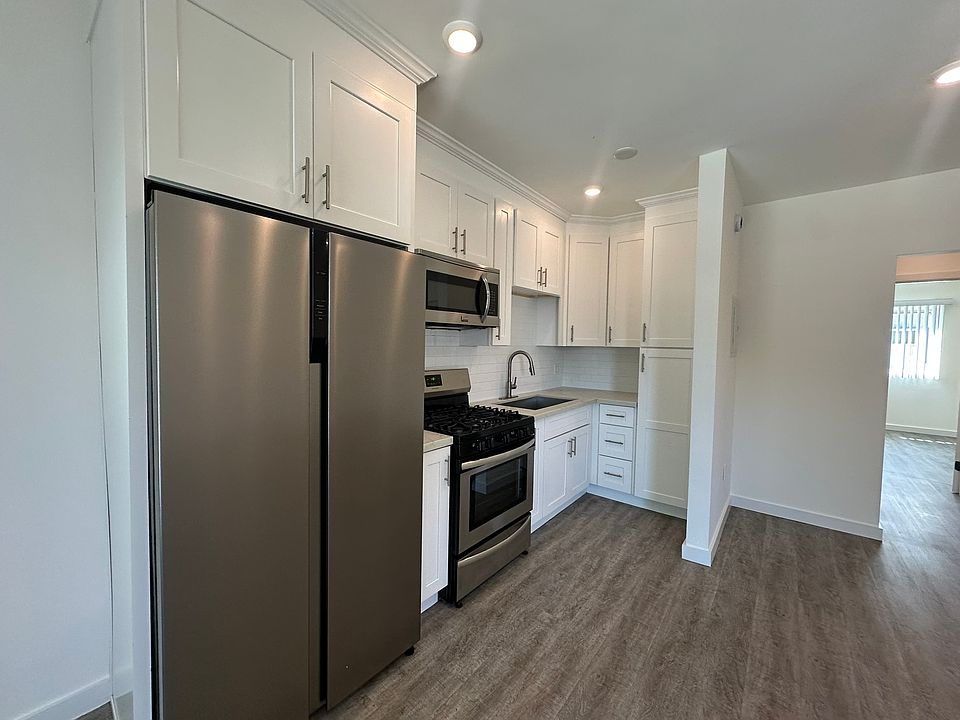 1st image of 6934 Radford Ave APT 6