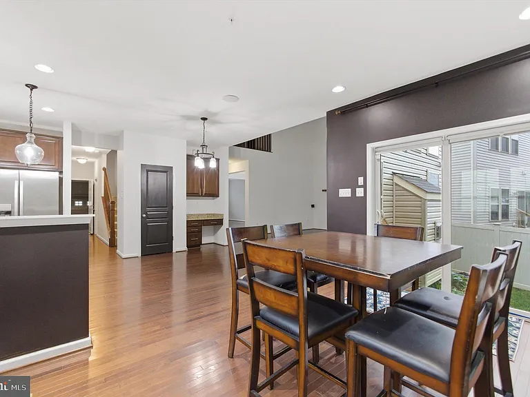 7585 Holly Ridge Dr — Photo 8