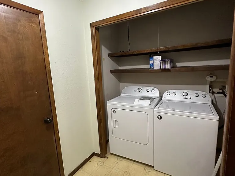 1021 W Yucca Ave — Photo 12