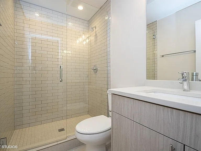 26825621_4_1554NLasalle202_8_Bathroom_LowRes