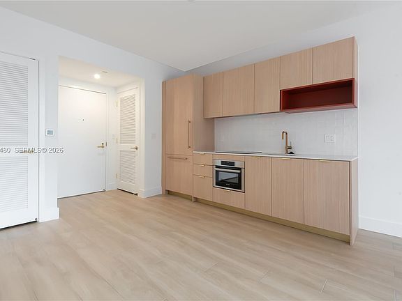 4th image of 90 NE 32nd #608