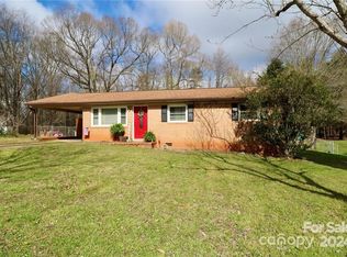 2402 Maplewood Dr, Gastonia, NC 28052