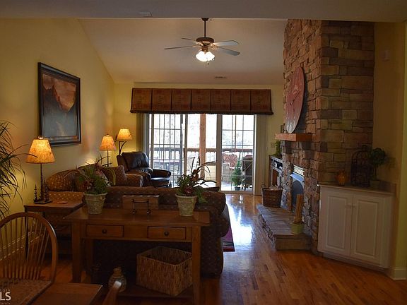 3rd image of 92 Gleneagle Ct Unit 302B