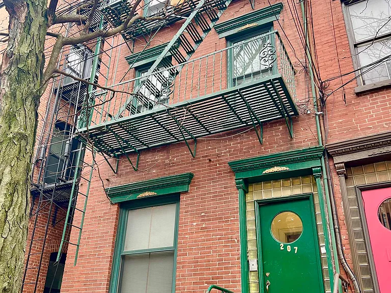 207 3rd St #3 — Photo 6