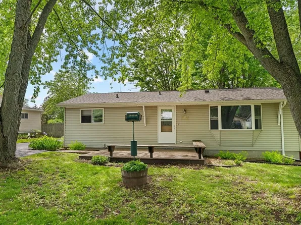 1513 Cardinal St, New London, WI 54961