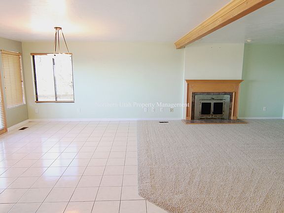4 Family Room and Dining Area_09192022