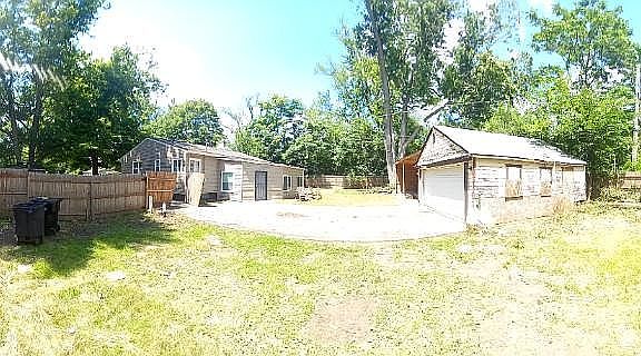 Rt Side View of Backyard 