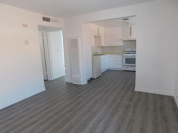 2nd image of 520 Commercial Ave #A-b