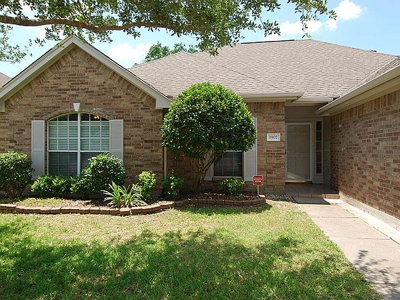 2nd image of 1907 Oakwood Court Dr