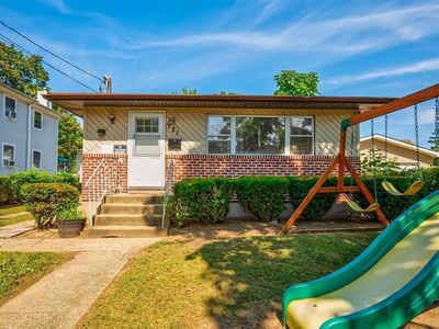 721 Broadway, Westbury, NY, 11590