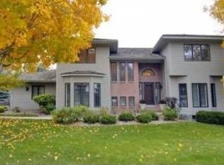 9649 Wyoming Ter, Bloomington, MN 55438