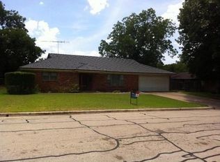 225 Chateau Dr, Fort Worth, TX 76134