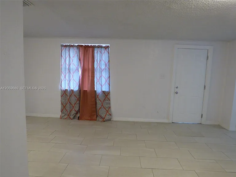 1135 E Voorhis Ave — Photo 8