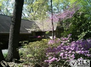 5645 Mountain Rd, Brighton, MI 48116