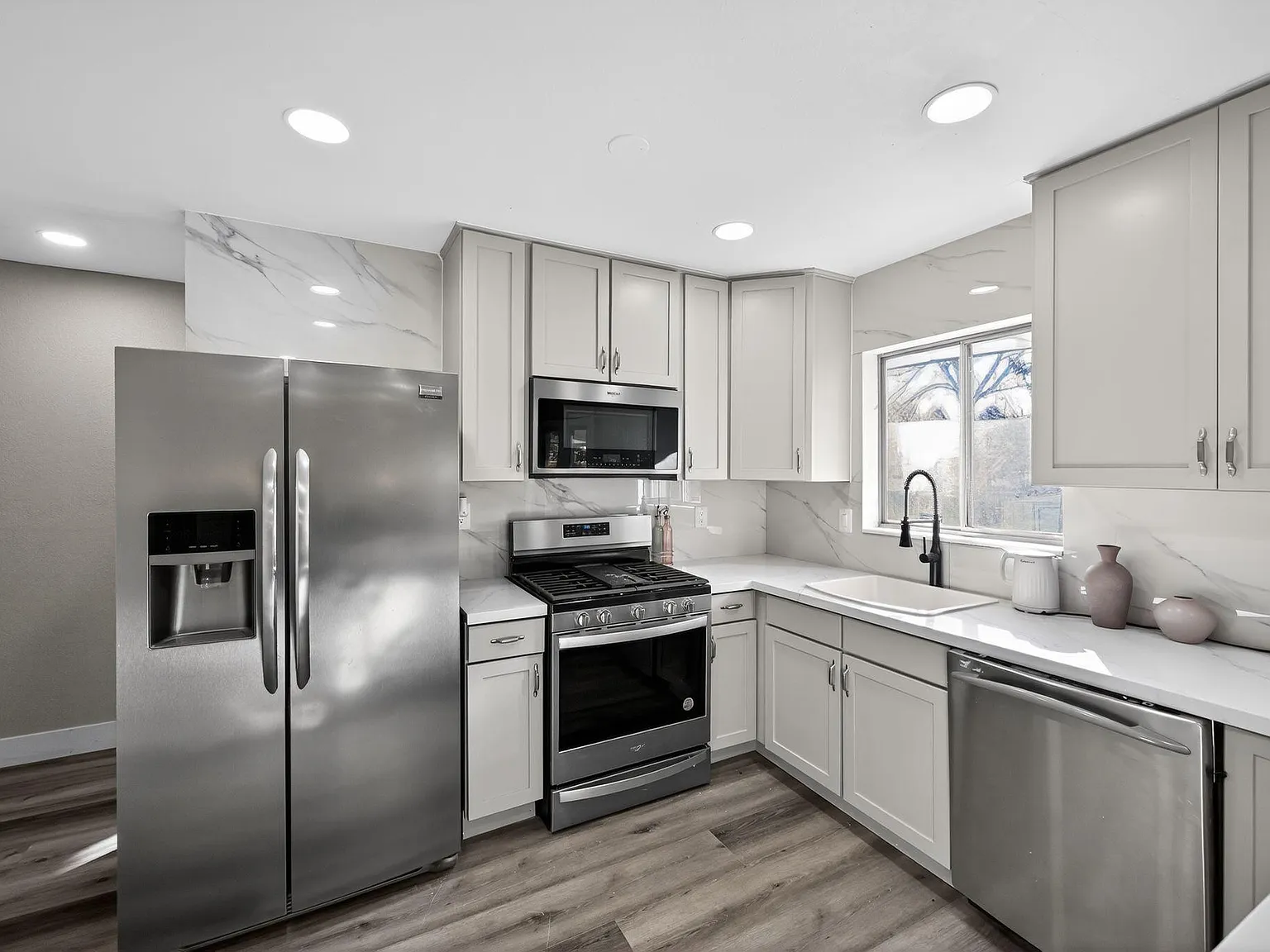 4 bed, 3.0 bath, 2600 sqft, $1,001 — Photo 4