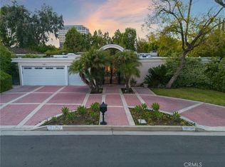 15737 Sutton St, Encino, CA 91436
