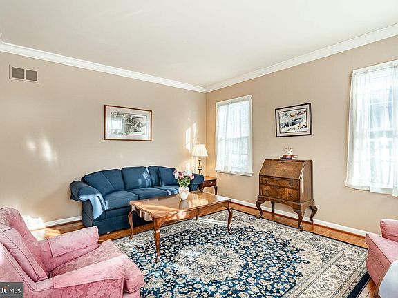 4th image of 1261 Knollwood Dr