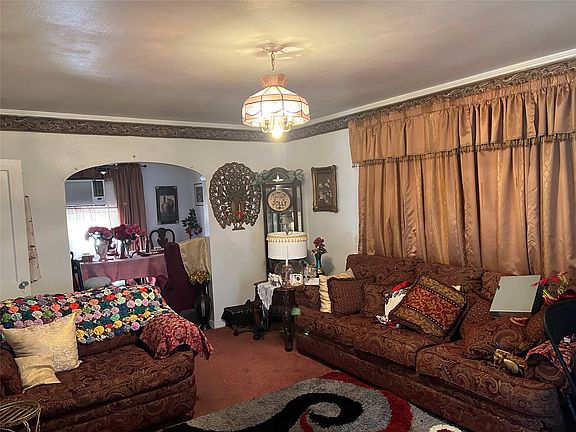 5th image of 2641 Almeda Dr