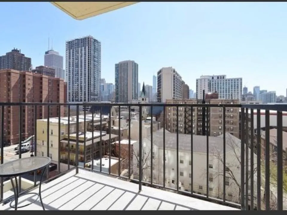 1212 N Lasalle St #703