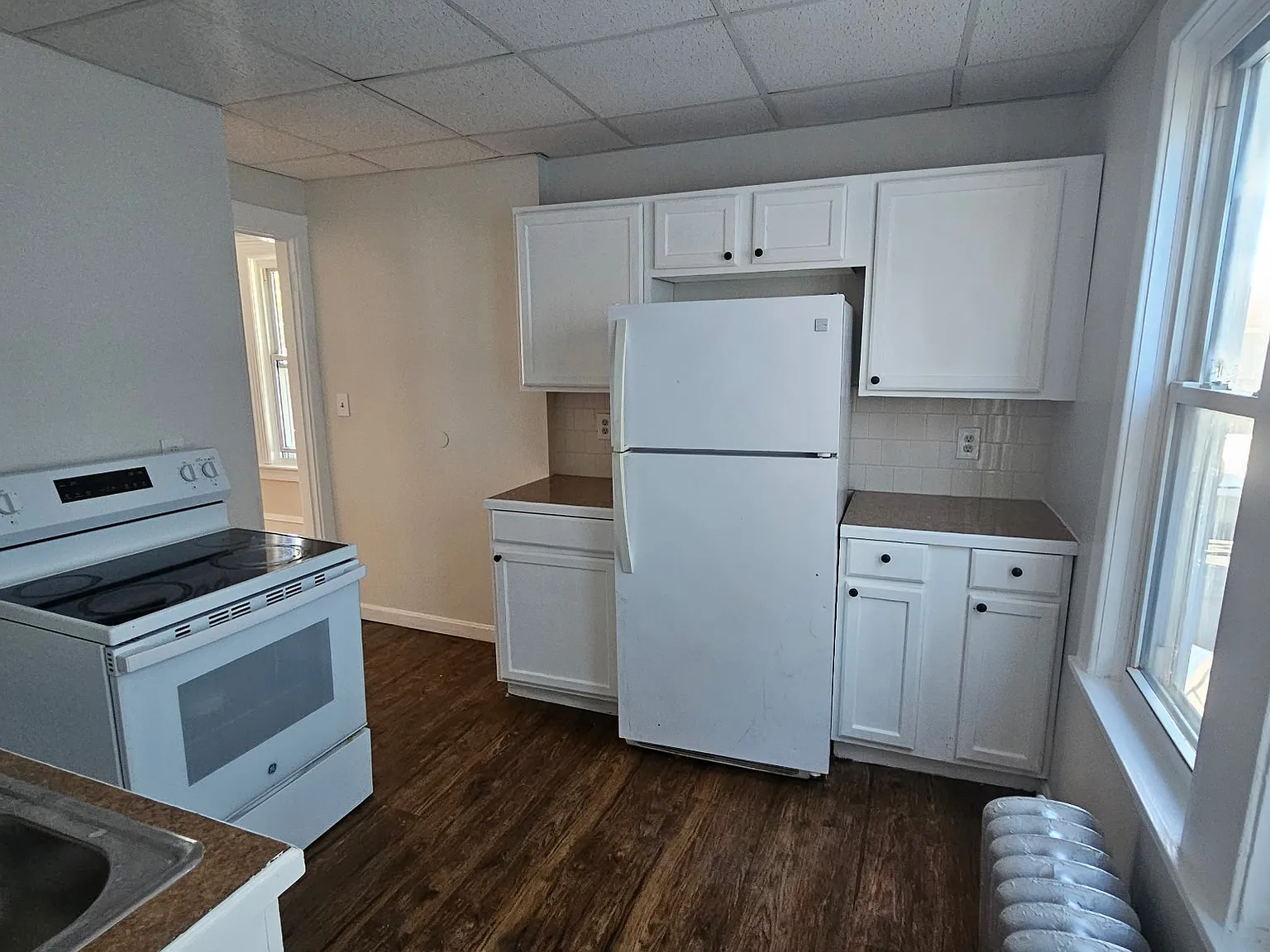 4 bed, 1000 sqft, $2,500 — Photo 3