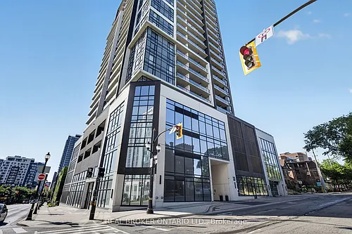 15 Queen St S Photo 1