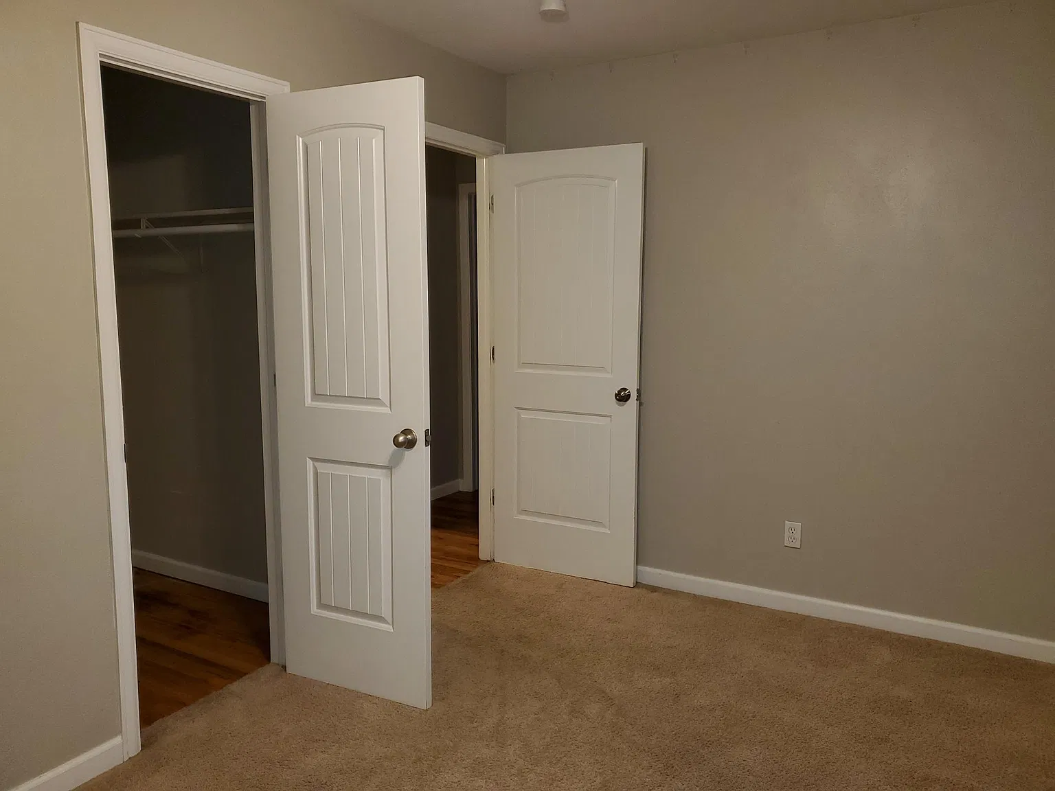 5 bed, 2500 sqft, $3,375 — Photo 4