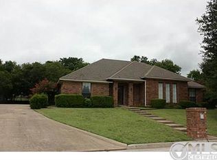 4 Fox Hollow St, Gainesville, TX 76240