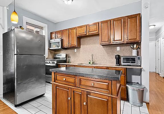 3rd image of 446 Kingston Ave APT F9