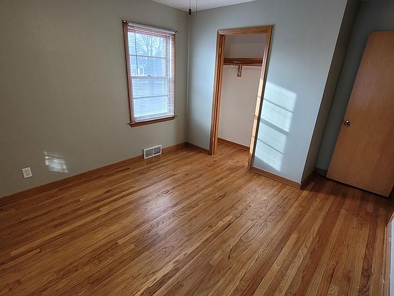 3rd image of 1415 Dakota St