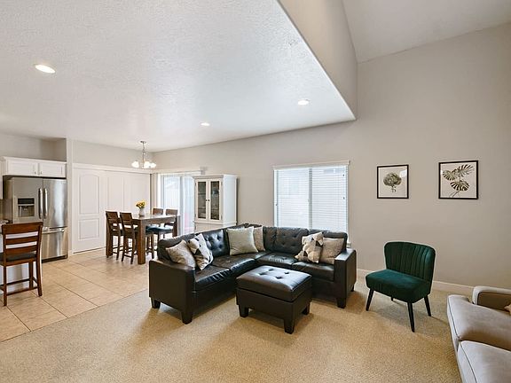 3rd image of 2659 N Elm Dr