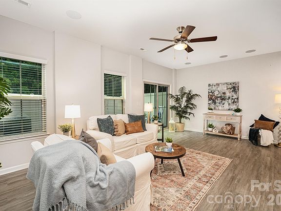 4th image of 407 Park Meadows Dr