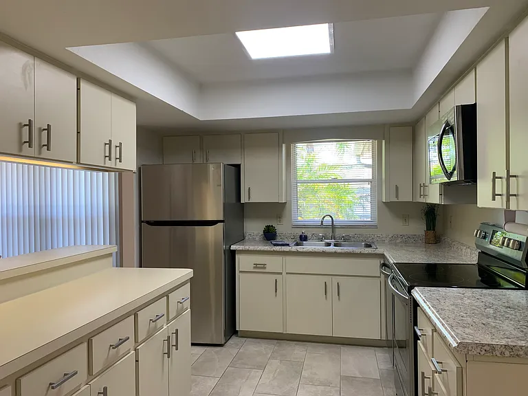 2193 Cork Oak St E — Photo 12