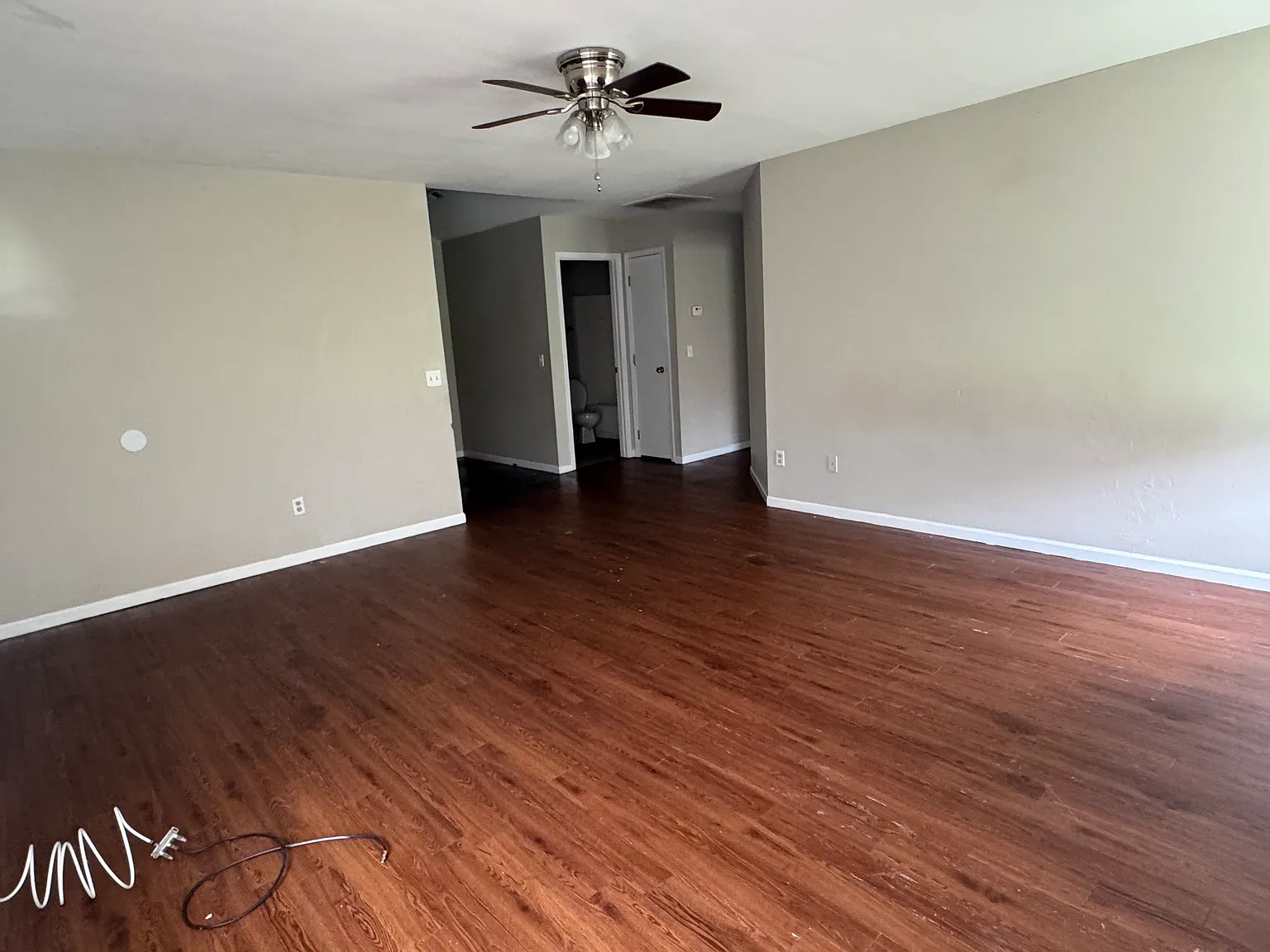 3 bed, $1,350 — Photo 1