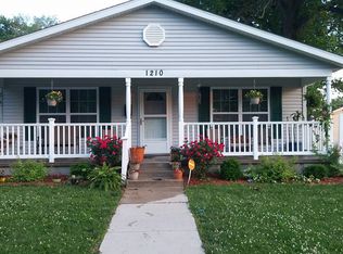 1210 E Jackson St, Springfield, IL 62703
