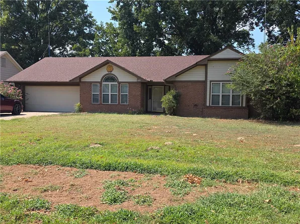 615 Meadowbrook Dr, Alma, AR 72921