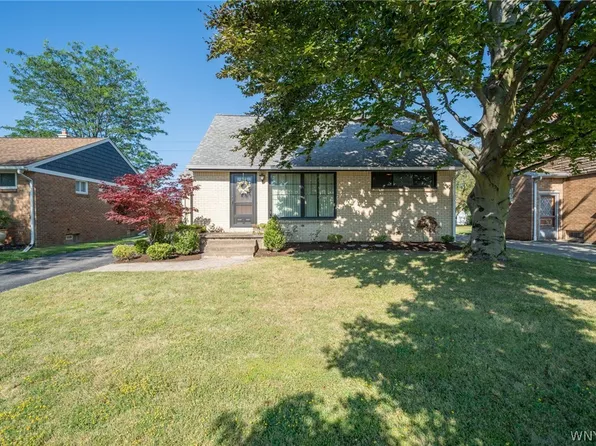282 N Willowlawn Pkwy, Cheektowaga, NY 14206