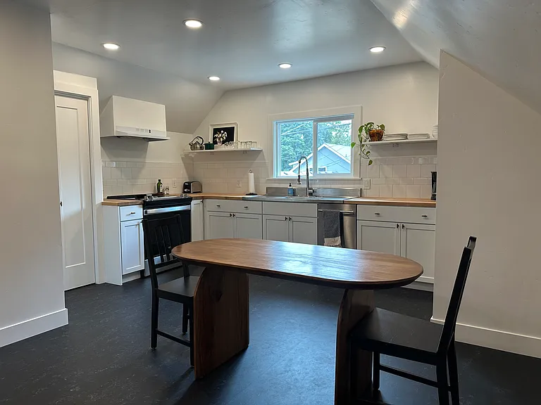 617 E Krall St #3 — Photo 9
