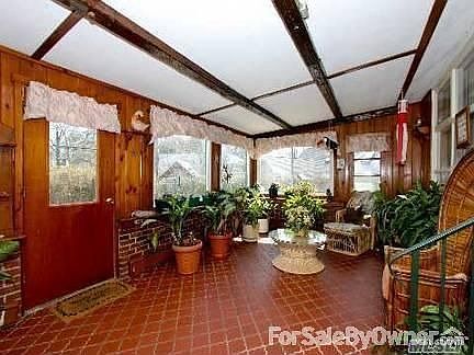 2nd image of 4 Stuart Dr W