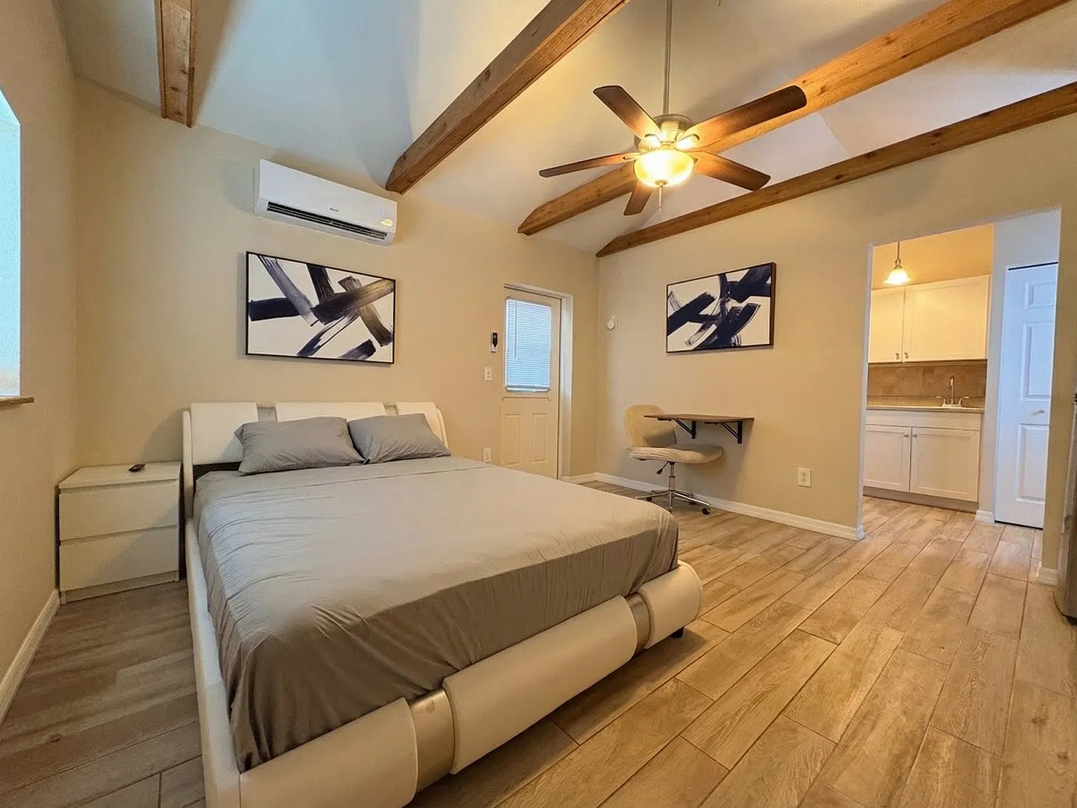 All-Inclusive Cozy Sarasota Cottage | Furnished | Pet Friendly | Short Term — Photo 3