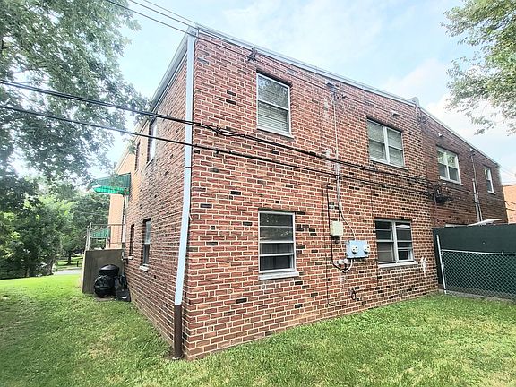 5th image of 9841 Wistaria St
